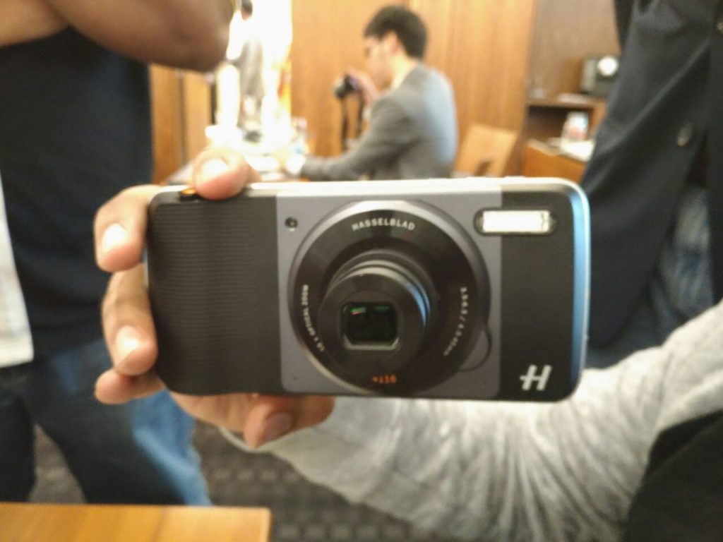 Moto Hasselblad camera mod