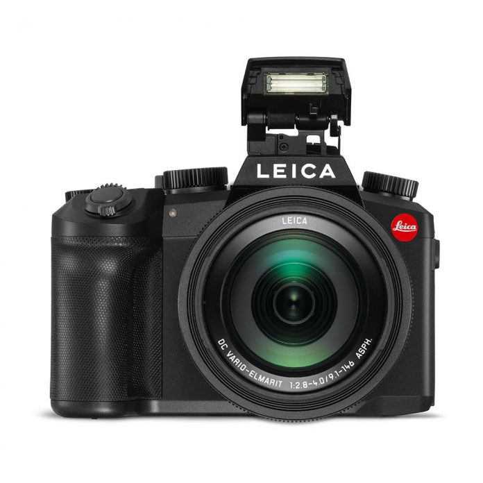 Leica_V-Lux-5_front_int.flash_RGB_1024x1024