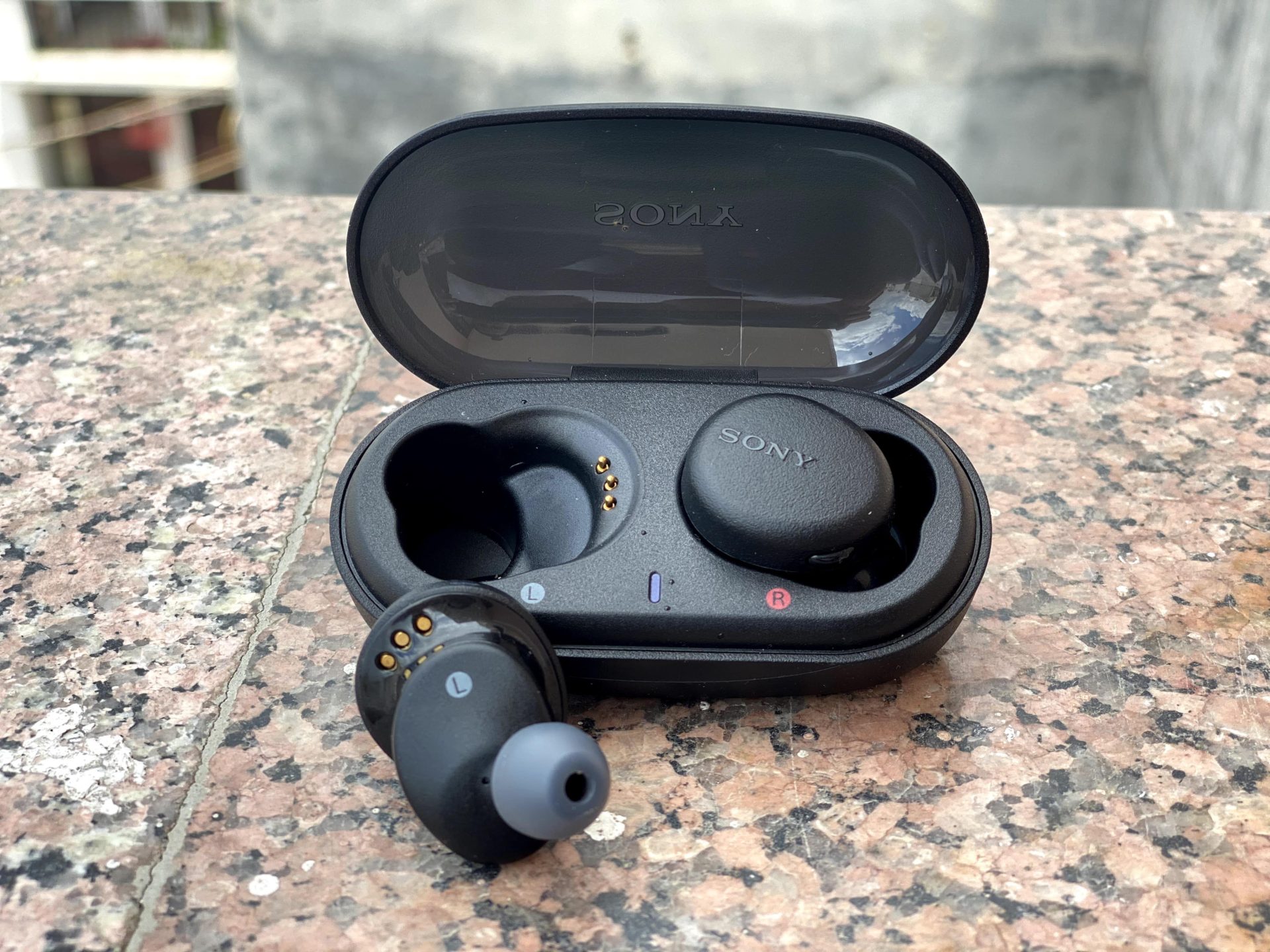 Sony WFXB700 review GizmoManiacs