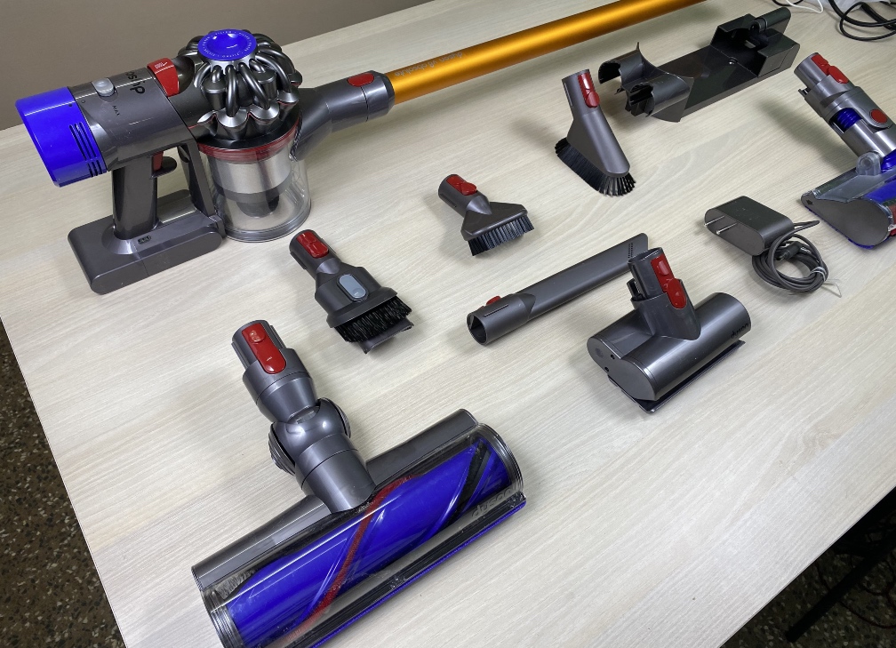 Dyson V8 Absolute: buy in 2022?